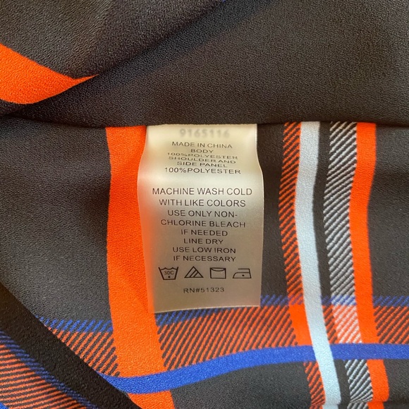 💥SALE 2 for $30 Vince Camuto Pleated Chiffon Top - Picture 4 of 4